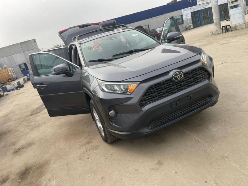 Thumbnail 9 of 2019 TOYOTA RAV4 XLE
